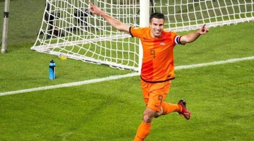 Advocaat T&uuml;rkiye'den sadece Van Persie'yi kadroda tuttu