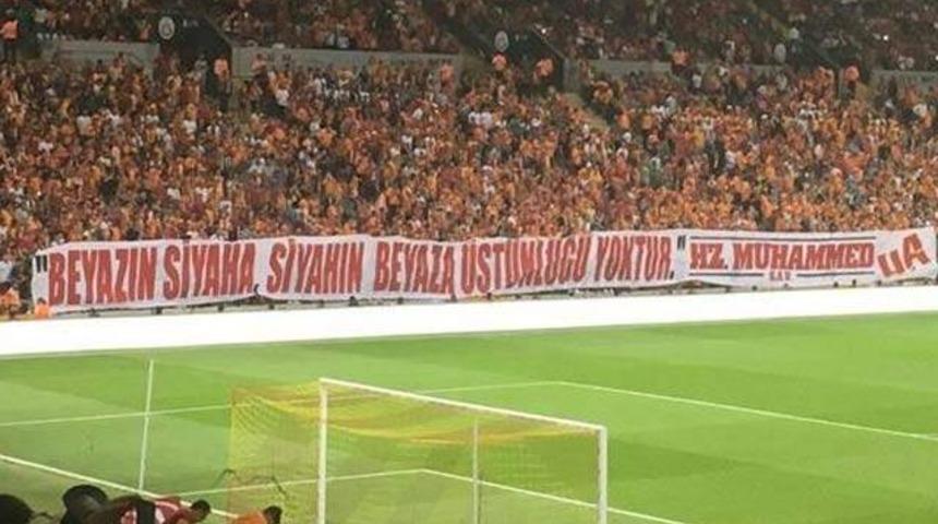Galatasaray taraftarından Gomis'e destek