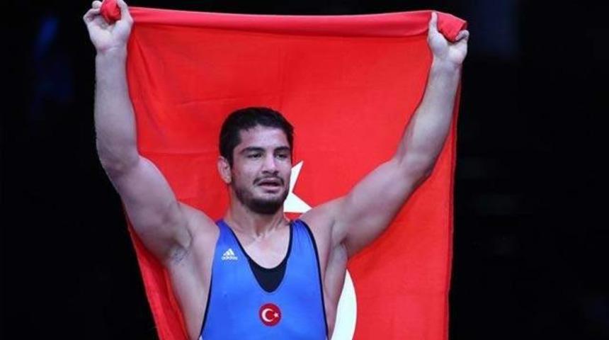 Taha Akg&uuml;l d&uuml;nya ikincisi oldu