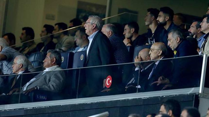 Aziz Yıldırım Vardar ma&ccedil;ında locanın ışıklarını kapattırdı