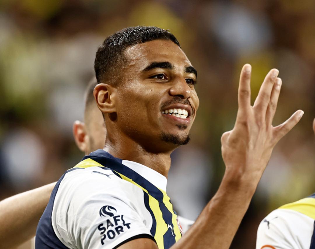 Fenerbahçe nin stoperi ezeli rakibe transfer olabilir! Avrupa basınından son dakika duyurusu yapıldı... 1