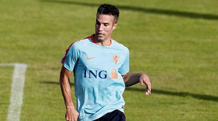 Van Persie ile ilgili şok ger&ccedil;ek ortaya &ccedil;ıktı