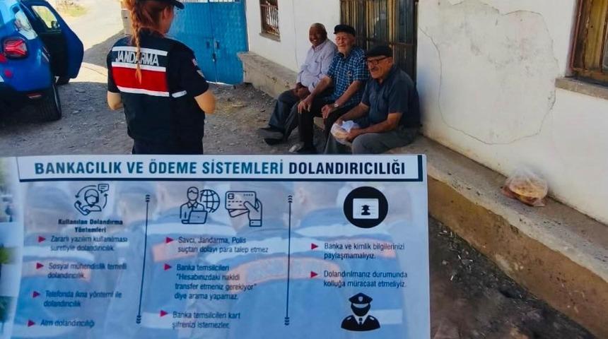Kırşehir’de jandarma ekipleri dolandırıcılığa karşı vatandaşları bilgilendirdi