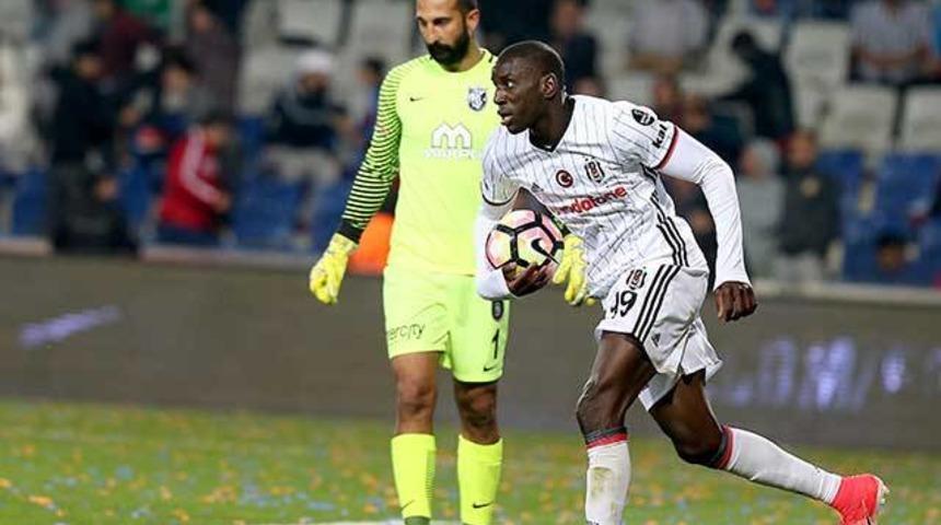 Beşiktaş'ın eski yıldızı Demba Ba'dan Arakan &ccedil;ağrısı