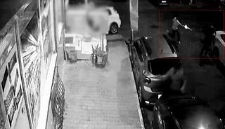 20 yaşındaki gence sokak ortasında vahşeti yaşattılar!