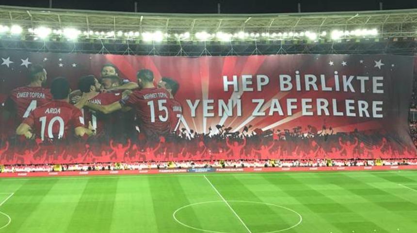 Taraftardan millilere 'Hep Birlikte Yeni Zaferlere'