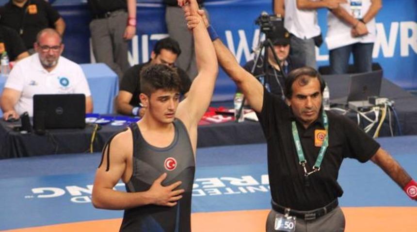 Milli g&uuml;reş&ccedil;imiz Muhammet Furkan Dursun D&uuml;nya Şampiyonu oldu