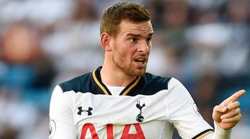 Fenerbah&ccedil;e yeni forvetini resmen a&ccedil;ıkladı