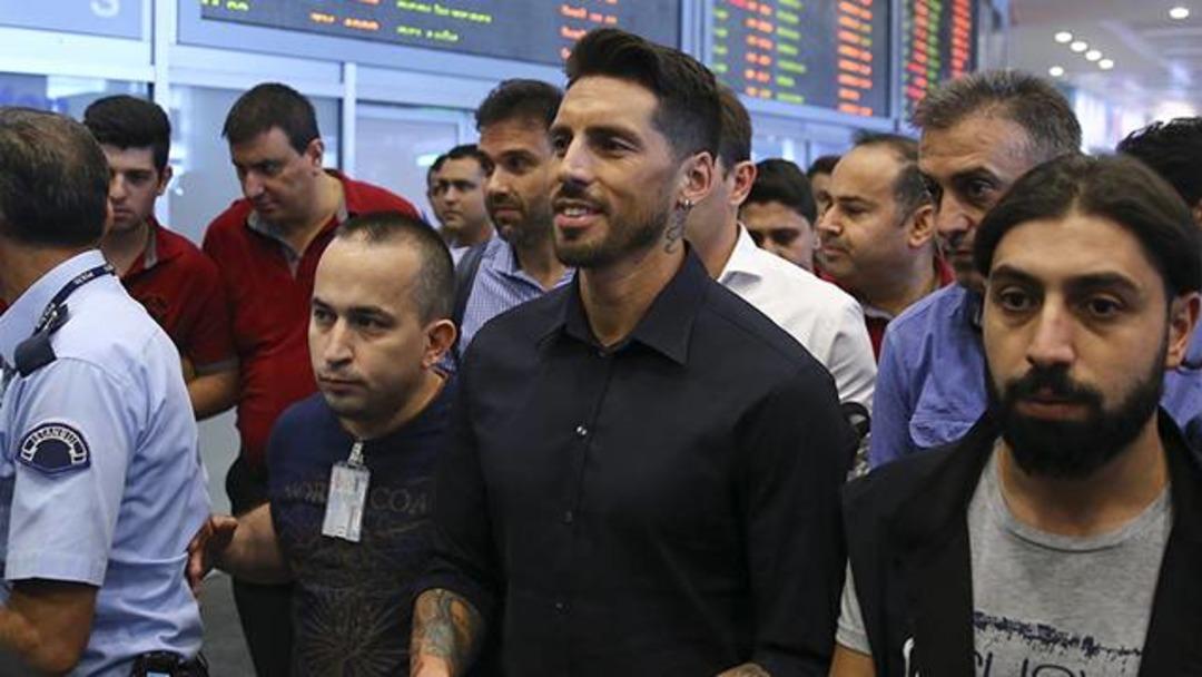 Transferin son g&uuml;n&uuml; imza şov! İşte yapılan transferler