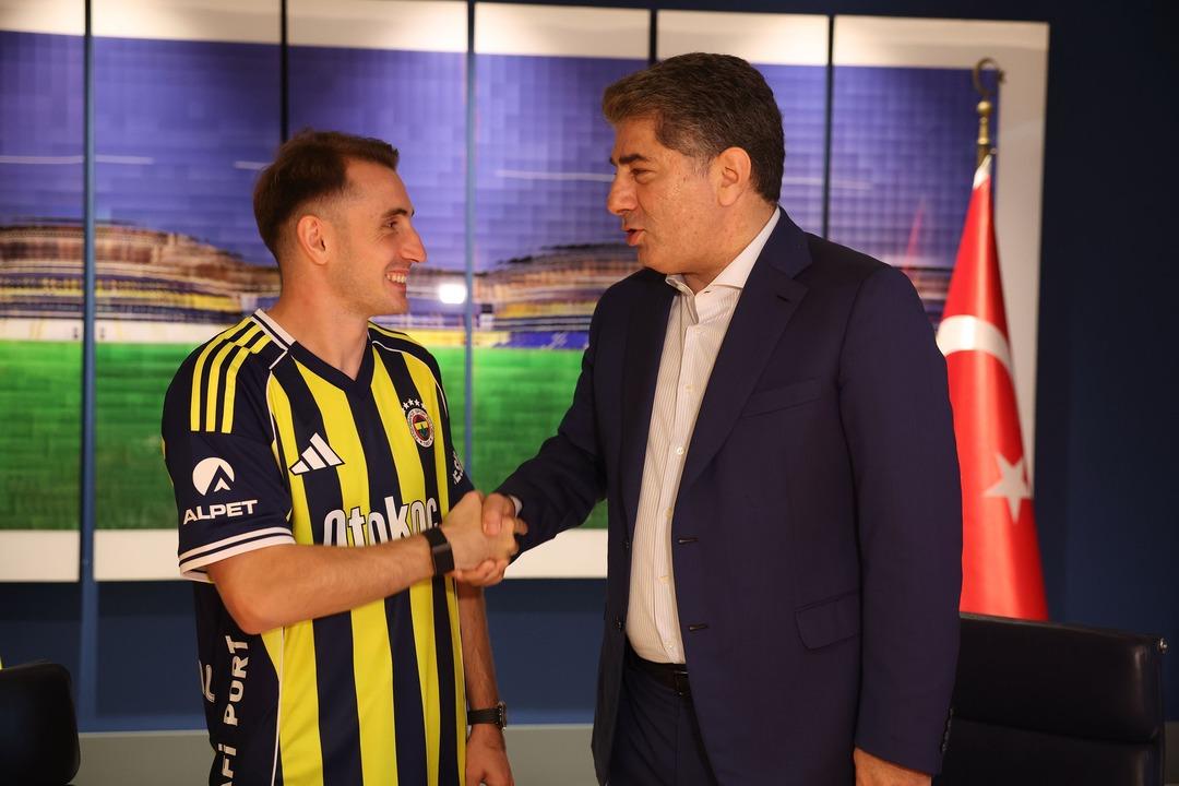 Fenerbahçe Milli yıldız Kerem Aktürkoğlu nu kadrosuna kattığını açıkladı! Kerem Aktürkoğlu Şerefli Kulüp sözlerine açıklık getirdi: "Yapman gerekeni yaptın" 3