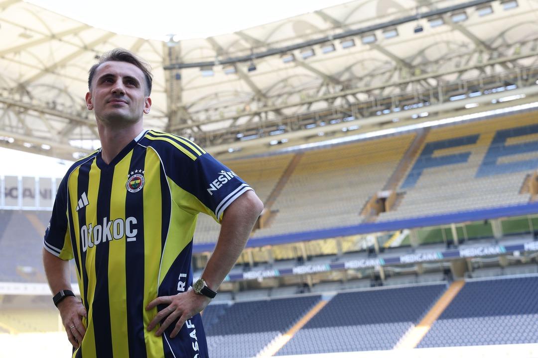 Fenerbahçe Milli yıldız Kerem Aktürkoğlu nu kadrosuna kattığını açıkladı! Kerem Aktürkoğlu Şerefli Kulüp sözlerine açıklık getirdi: "Yapman gerekeni yaptın" 2