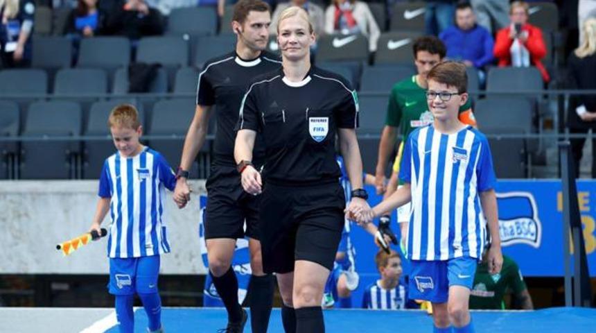 Bundesliga tarihinde bir ilk! Kadın hakem Bibiana Steinhaus sahada