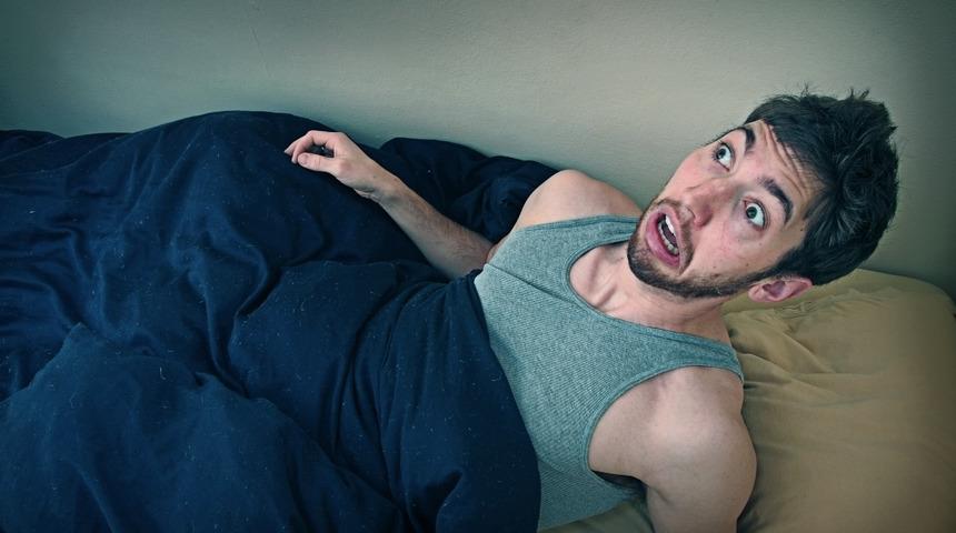 Uyurken ani uyanmaların nedeni nedir? Gece aniden uyanmanın nedenleri