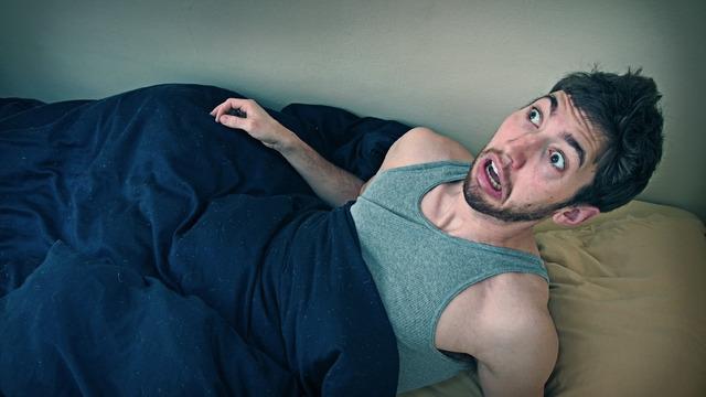 Uyurken ani uyanmaların nedeni nedir? Gece aniden uyanmanın nedenleri