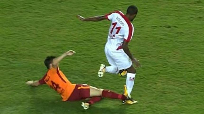 Galatasaray ma&ccedil;ında 'kural hatası' tepkisi