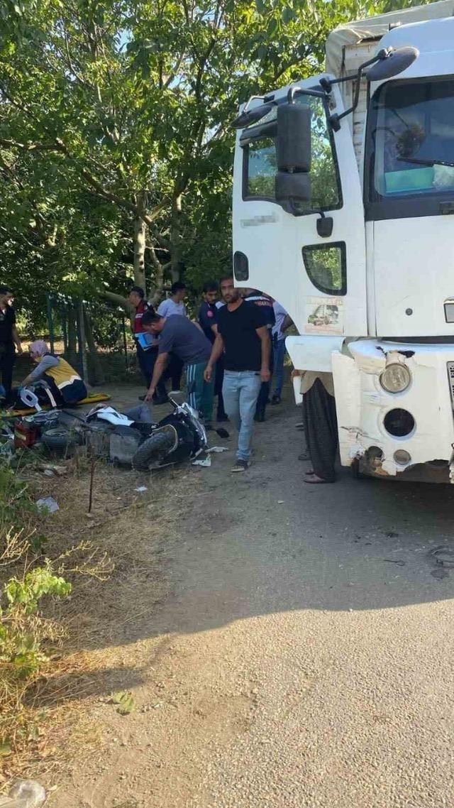 Bursa’da kamyon ile çarpışan motosiklettekilerden biri hayatını kaybetti 2