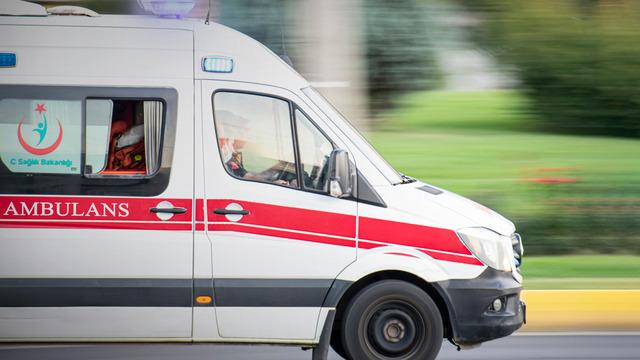  Beşiktaş'ta güvenlik görevlisinin elindeki silah kazayla ateş aldı! 2 kişi yaralandı