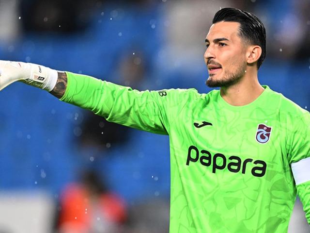 Trabzonspor'un yıldızı Uğurcan Çakır transferi resmen duyurdu! Açıklama sonrası ortalık karıştı... Taraftarlar tesisleri bastı