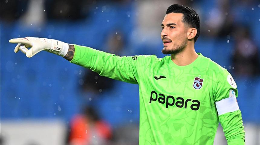 Trabzonspor'un yıldızı Uğurcan Çakır transferi resmen duyurdu! Açıklama sonrası ortalık karıştı... Taraftarlar tesisleri bastı