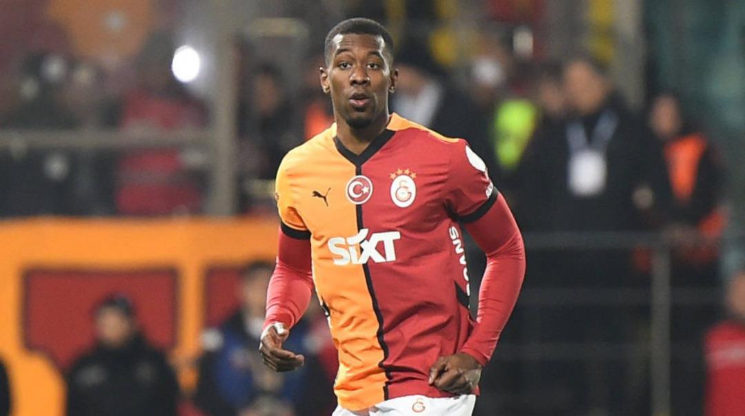 Galatasaray Carlos Cuesta ile yollarını ayırdı! Kolombiyalı oyuncu Brezilya Ligi ekiplerinden Vasco Da Gama ya gitti... 2