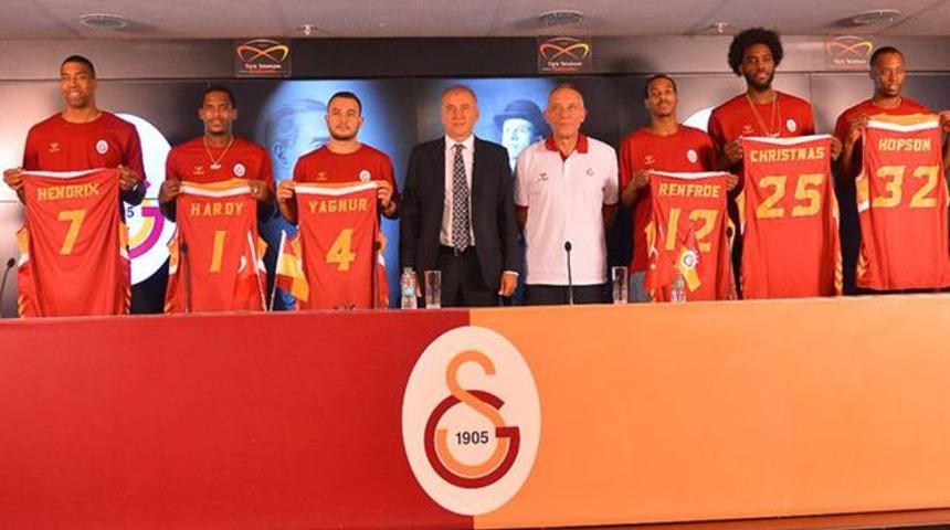 Galatasaray Odeabank yeni transferlerini basına tanıttı