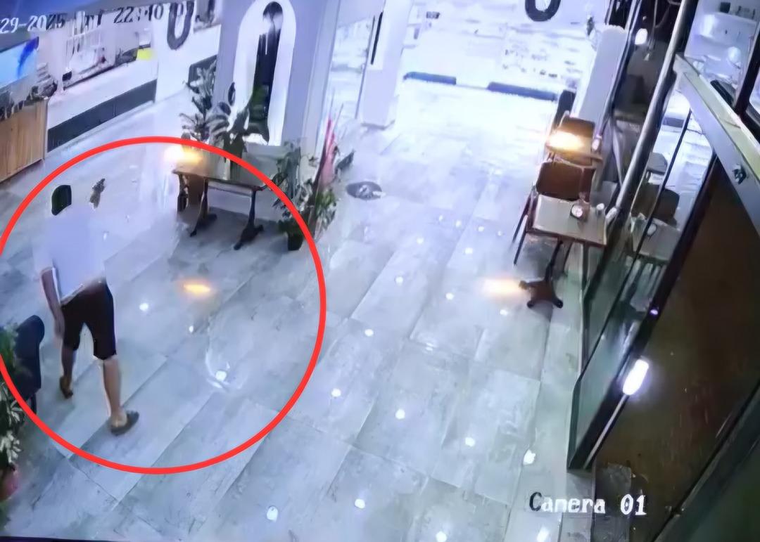 Adana da korku dolu anlar: Gündüz vakti kafeyi kurşunladılar! Sebebi pes dedirtti 2