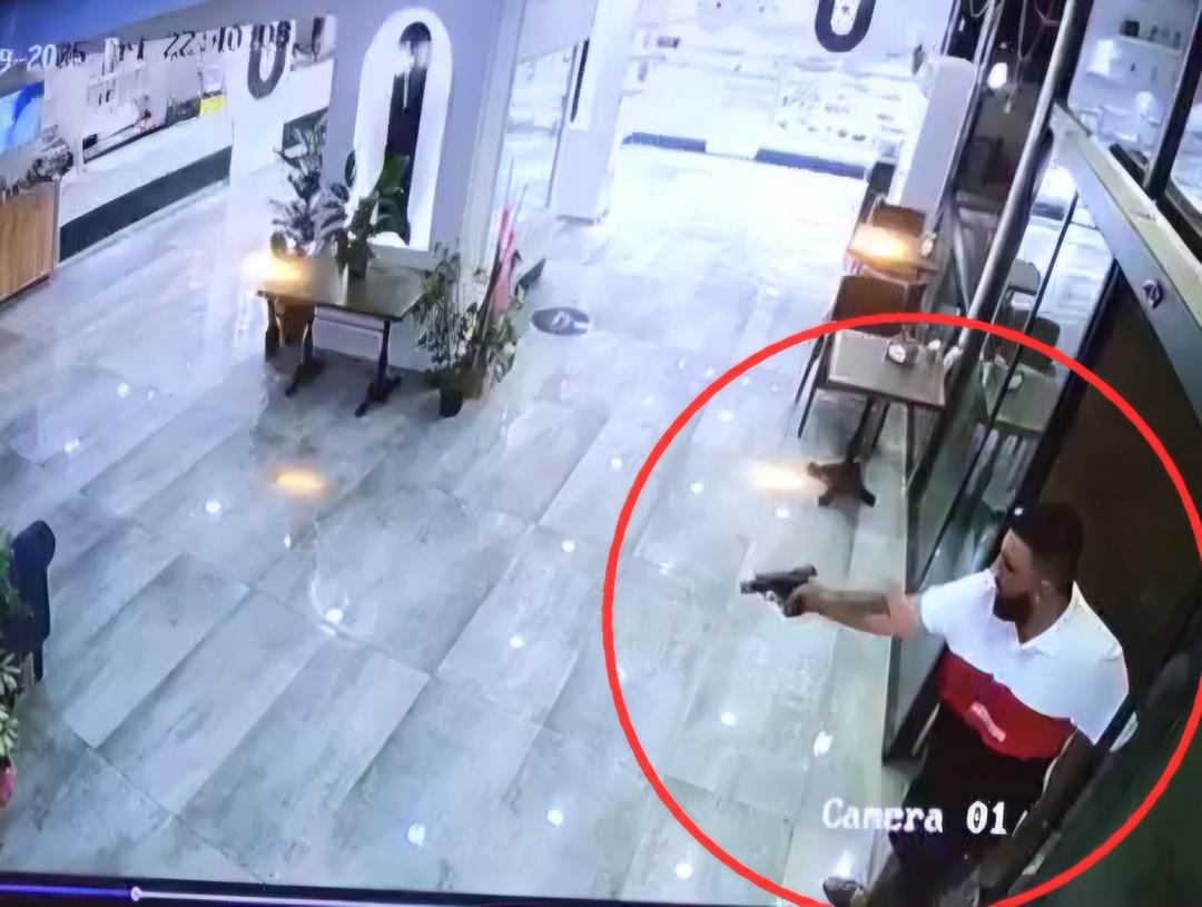 Adana da korku dolu anlar: Gündüz vakti kafeyi kurşunladılar! Sebebi pes dedirtti 1