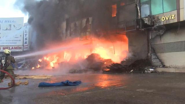 İstanbul'da Korkutan Yangın: 17 İş Yeri Kül Oldu! İSTOÇ'ta Dehşet Gecesi