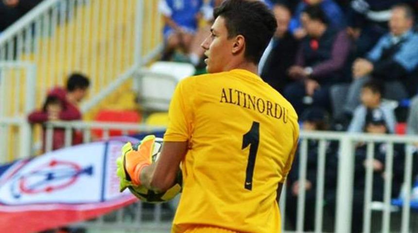 Seyit Mehmet &Ouml;zkan: 'Berke &Ouml;zer'e Manchester City'den teklif var'