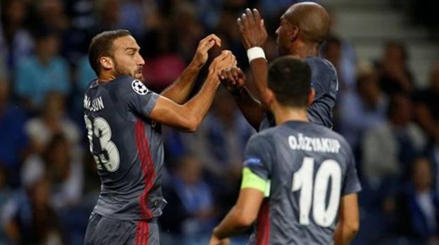 Beşiktaş'ta Oğuzhan &Ouml;zyakup sakatlandı