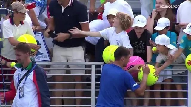 CEO'dan tenis maçında olay hareket! Çocuğa verilen şapkayı elinden kaptı