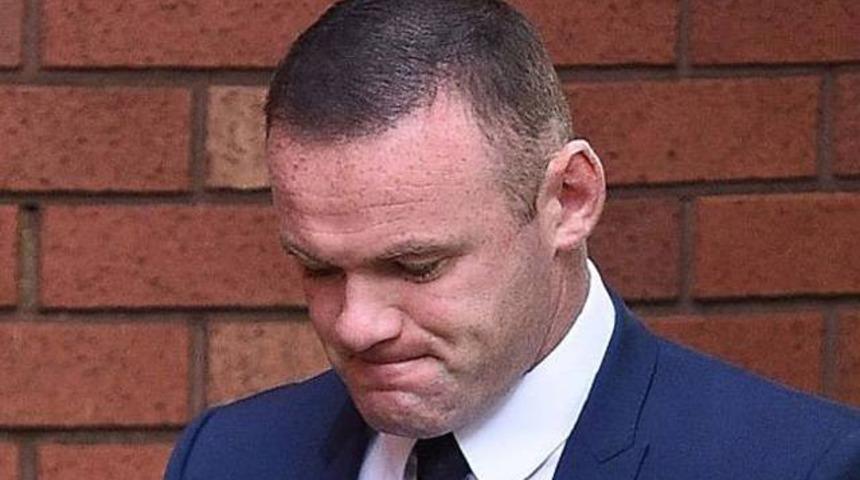 Wayne Rooney hakim karşısına &ccedil;ıktı