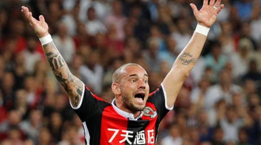 Wesley Sneijder herkesi şoka uğrattı