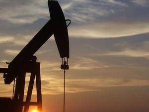 Petrol tahminlerini revize ettiler! 100 dolar senaryosu g&uuml;&ccedil;leniyor