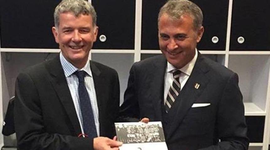 İngiltere T&uuml;rkiye B&uuml;y&uuml;kel&ccedil;isi Richard Moore Beşiktaş'a &uuml;ye oldu
