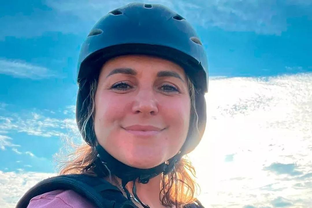 Selfie çekmek isterken yere çakıldı! Oğlunun gözleri önünde feci şekilde can verdi 1