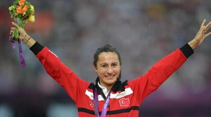 Milli atlet Aslı &Ccedil;akır Alptekin'e &ouml;m&uuml;r boyu men cezası