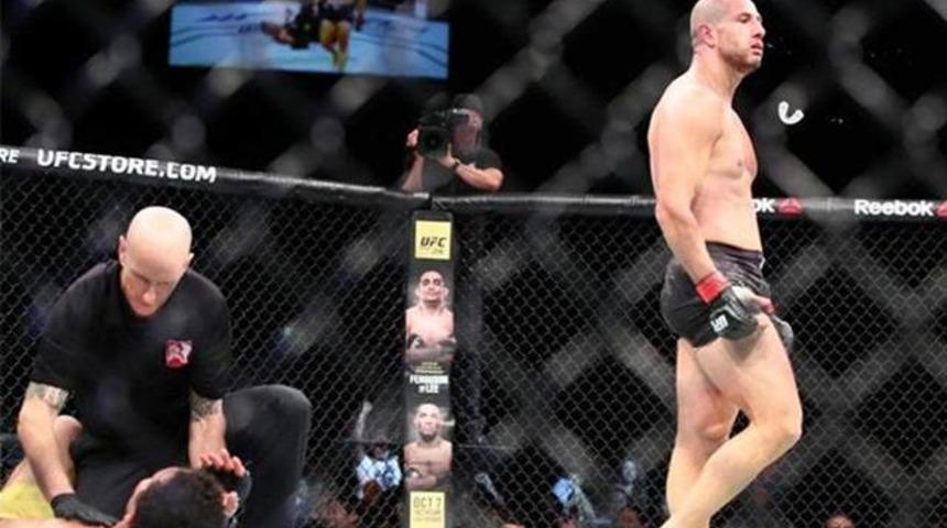 G&ouml;khan Saki ilk ma&ccedil;ını nakavtla kazandı