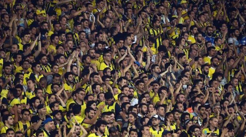 Fenerbah&ccedil;e trib&uuml;n&uuml;nde kavga!