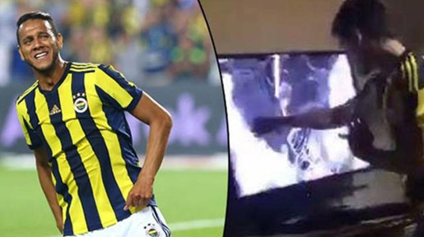 Taraftara Josef de Souza'dan b&uuml;y&uuml;k jest