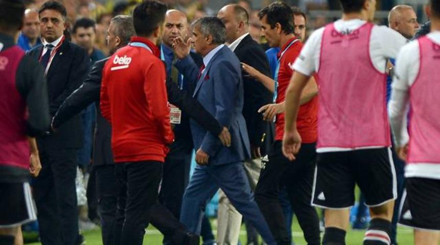 Şenol G&uuml;neş soyunma odasında bağırdı