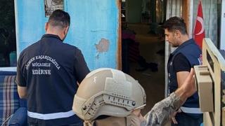 Edirne'de saklandığı evde yakalanan göçmen kaçakçısı tutuklandı