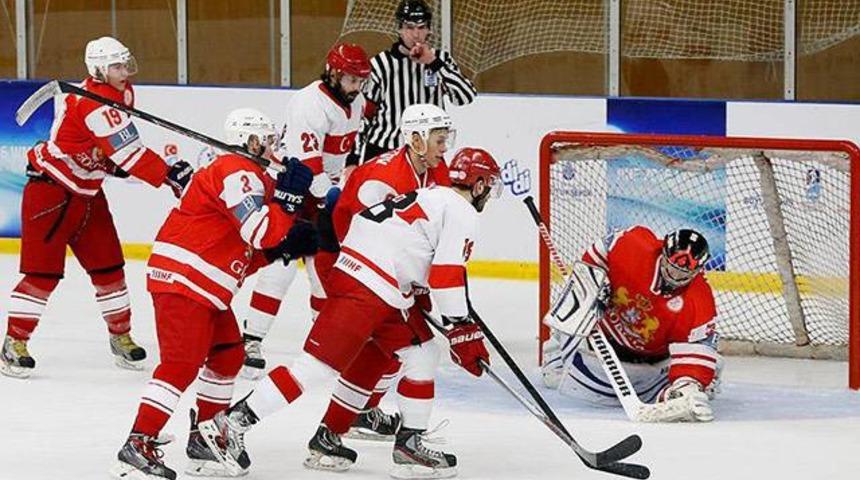 T&uuml;rkiye İran'a buz hokeyi eğitimi verecek