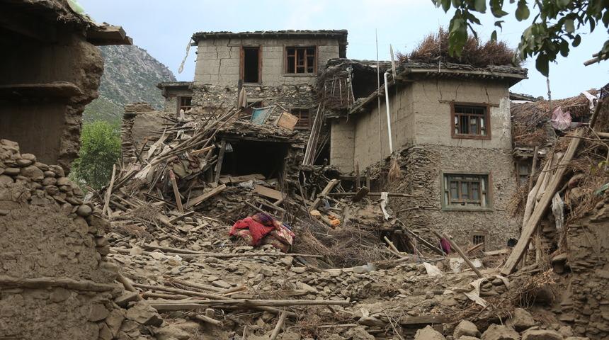 6 büyüklüğündeki depremde can kaybı 1000'i aştı! Afganistan'da felaketin bilançosu ağırlaştı