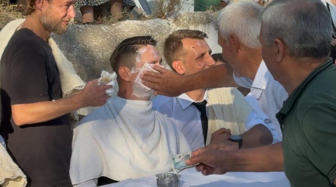 Düğünde ilginç görüntüler! Gelin damadı parayla tokatladı, herkes sıraya girdi 1