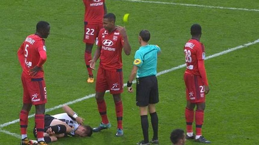 Marcelo'dan Angers maçında çok ilginç kırmızı kart