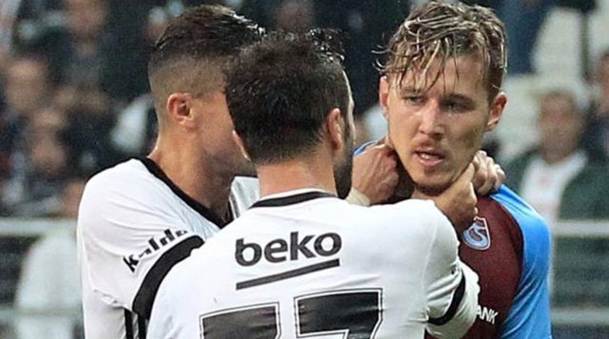 G&ouml;khan G&ouml;n&uuml;l, Kucka'nın boğazına sarıldı