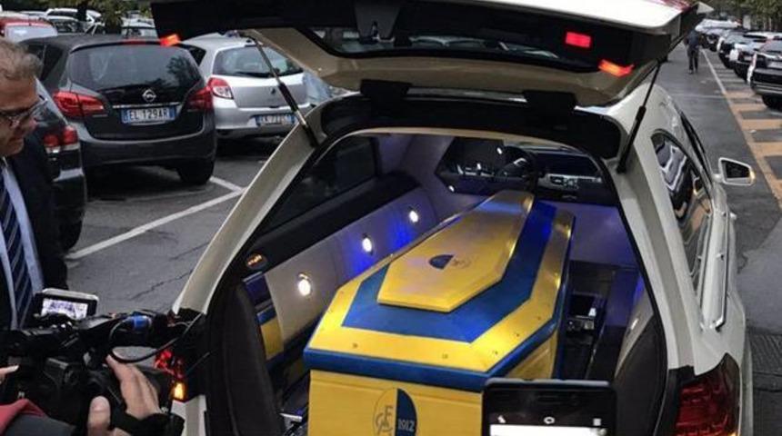 Modenalı taraftarlar, k&ouml;t&uuml; gidişata cenazeli tepki g&ouml;sterdi