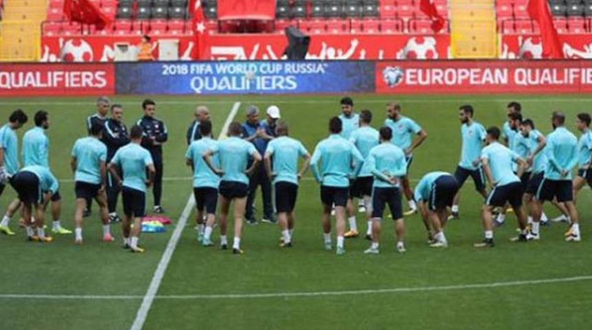 A Milli Futbol Takımı, Antalya'da toplandı