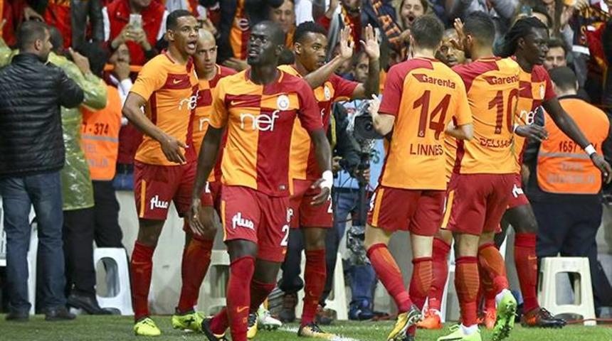 Galatasaray 7. hafta sonunda 5 puan fark atan 2. takım oldu